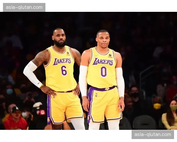 湖人勇士对攻大战凸显外线火力与内线冲击 战术博弈导向高比分趋势